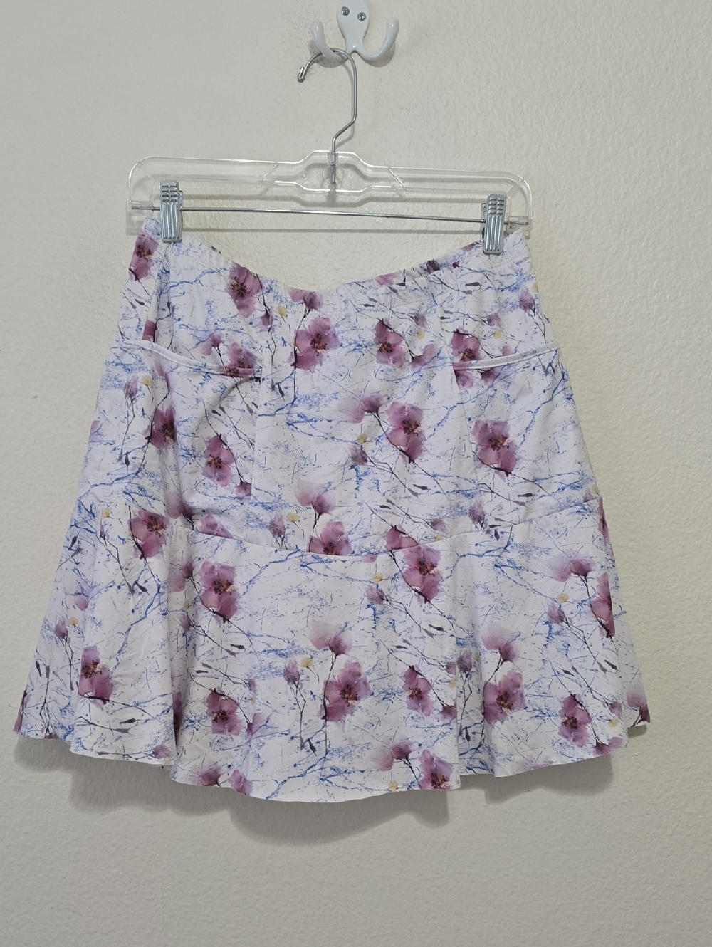 Denise‎ Crowell White Marbel Circle Skort with Mauve Floral Print M